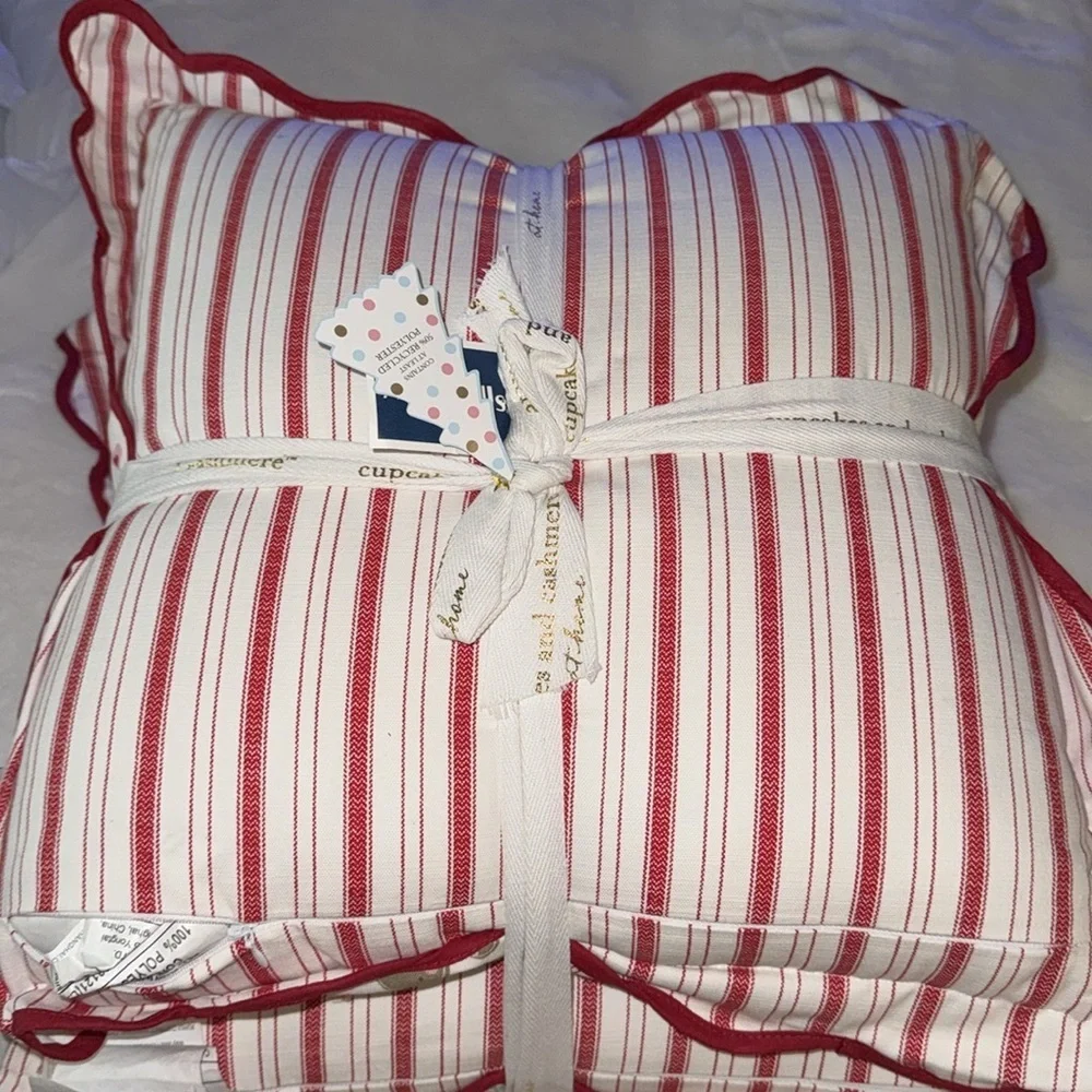 2pk 18x18 Cupcake and Cashmere Sweet Treats Gingerbread Christmas Pillows